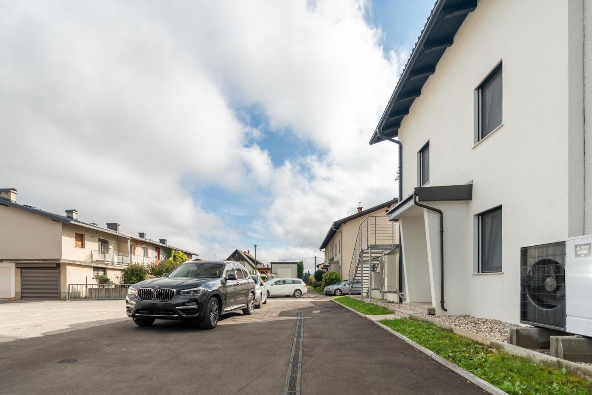 Black & White Apartments Rozna Dolina Liubliana Exterior foto